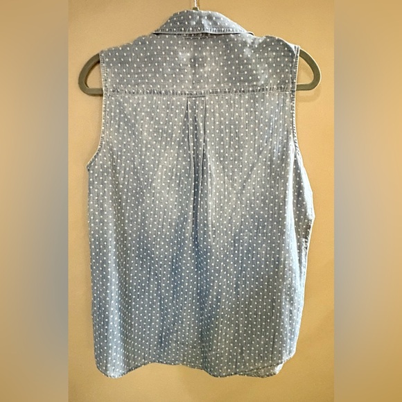 Chico’s size 1 (medium) sleeveless blouse, EUC - Picture 2 of 4